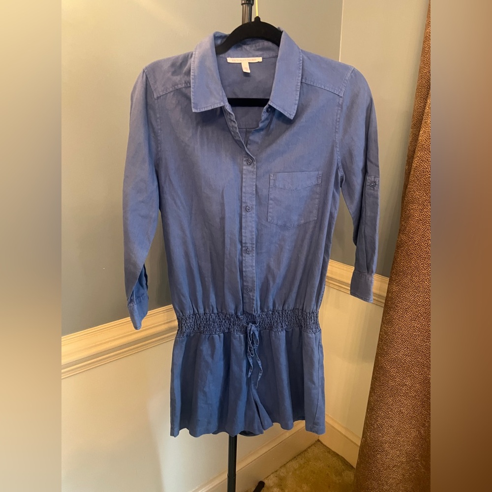 Victoria's Secret blue romper‎ size 6 elastic waist shorts roll up sleeve
